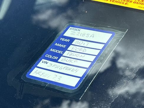Used 2017 Ford Fusion SE w/ Equipment Group 201A FWD image 7