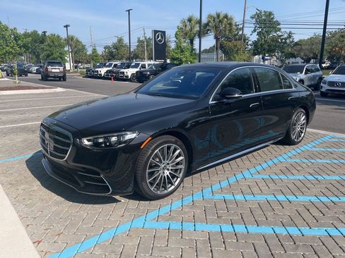Used 2025 Mercedes-Benz S 580 4MATIC Sedan image 2