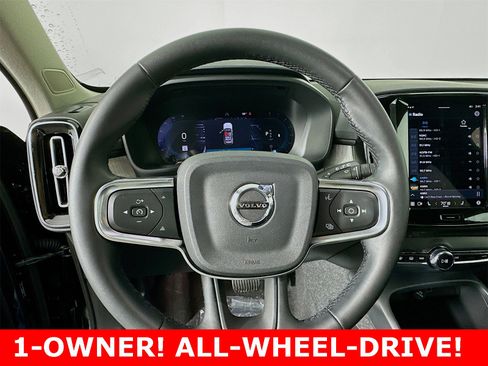 Used 2025 Volvo XC40 B5 Plus image 14
