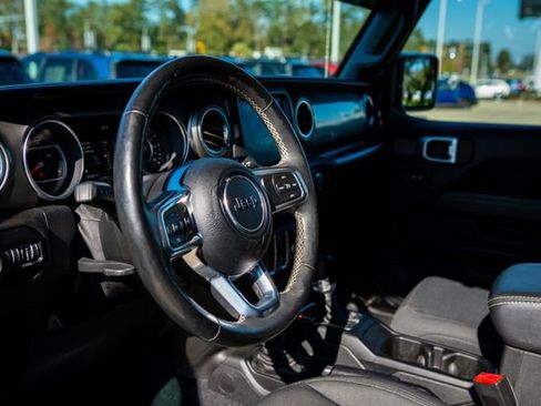 Used 2020 Jeep Wrangler Unlimited Sahara image 19