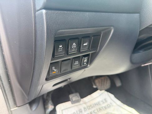 Used 2018 Nissan Pathfinder SL w/ SL Premium Package FWD image 19