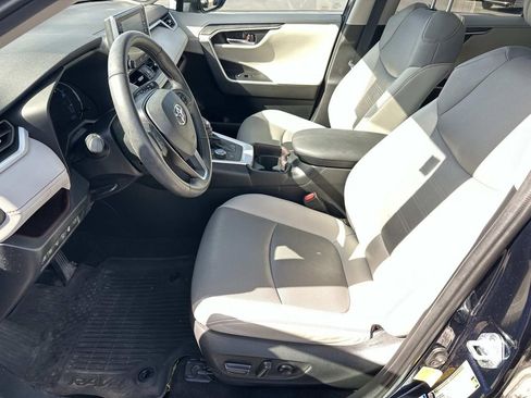 Used 2021 Toyota RAV4 Limited image 19