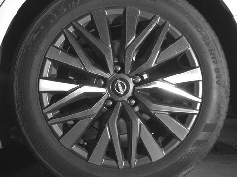 Used 2025 Nissan Altima 2.5 SV image 14