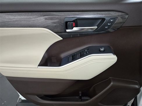 Used 2020 Toyota Highlander Limited Platinum image 15