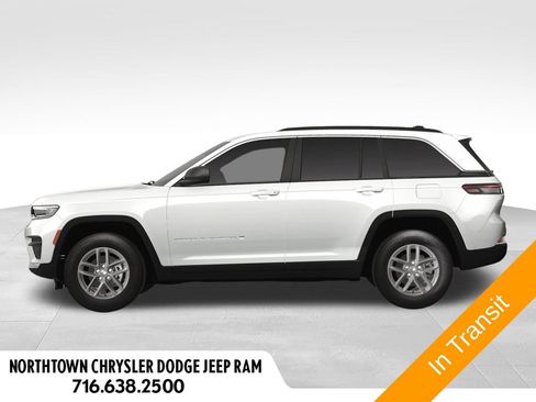 Certified 2025 Jeep Grand Cherokee Laredo X w/ Luxury Tech Group I AWD/4WD image 4