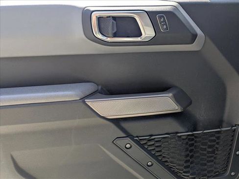 Used 2023 Ford Bronco Everglades image 10