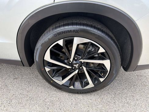 Used 2023 Mitsubishi Outlander SE FWD image 6