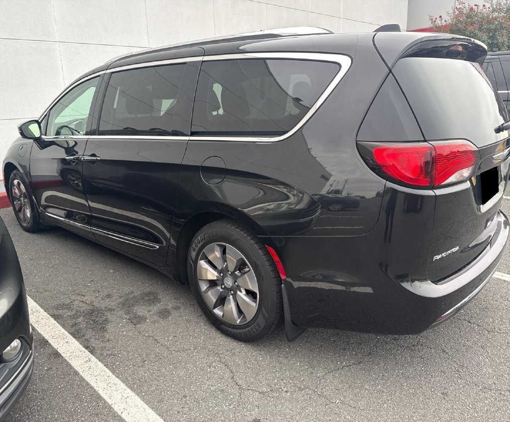 Used 2019 Chrysler Pacifica Limited w/ Advanced Safetytec Group FWD image 3