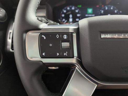 Used 2025 Land Rover Discovery Dynamic SE image 15