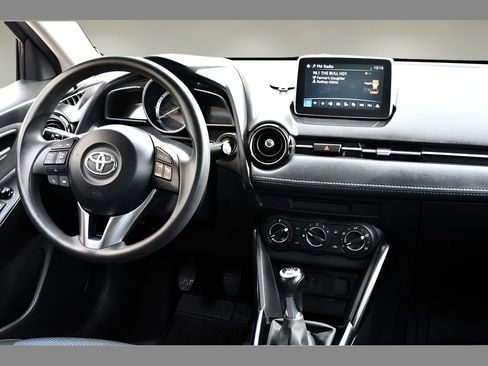 Used 2017 Toyota Yaris iA FWD image 17