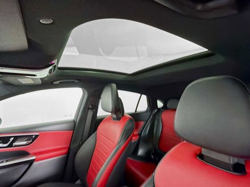 Used 2024 Mercedes-Benz GLC 300 4MATIC image 13