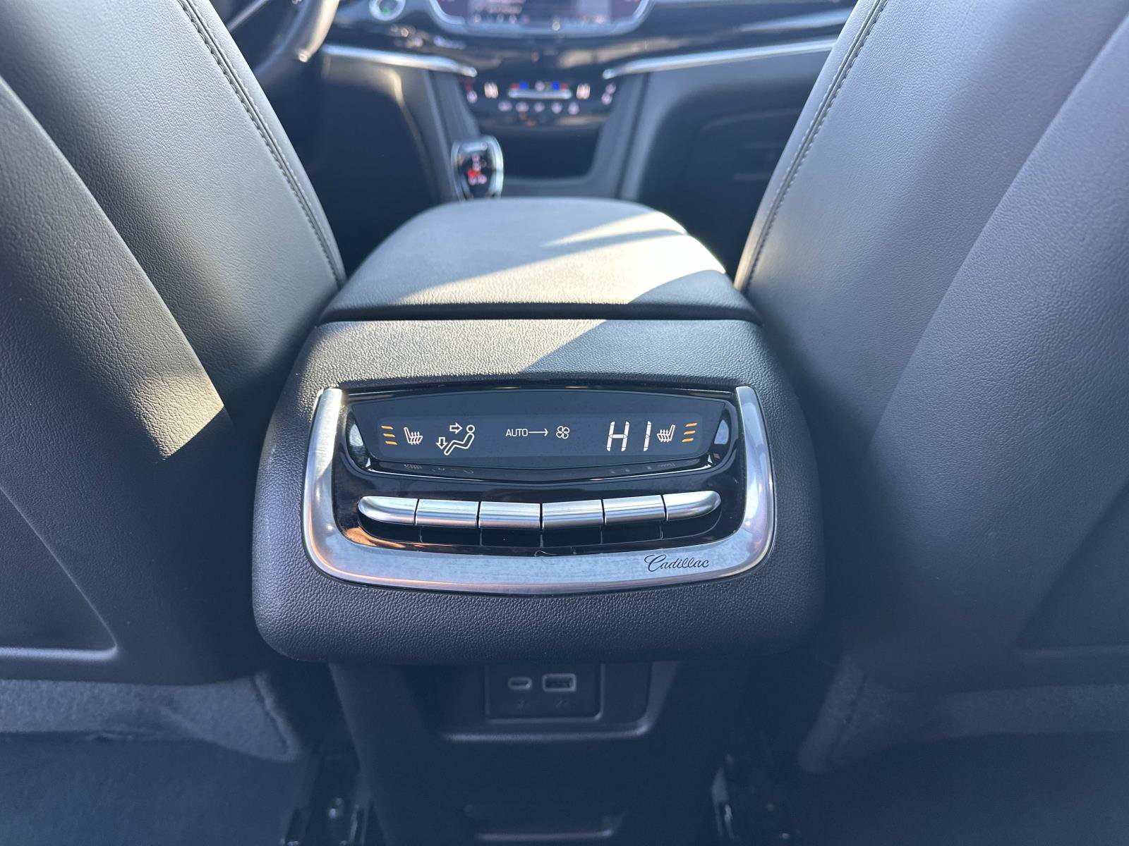 Certified 2025 Cadillac XT6 Sport w/ LPO, Floor Liner Package AWD/4WD image 15