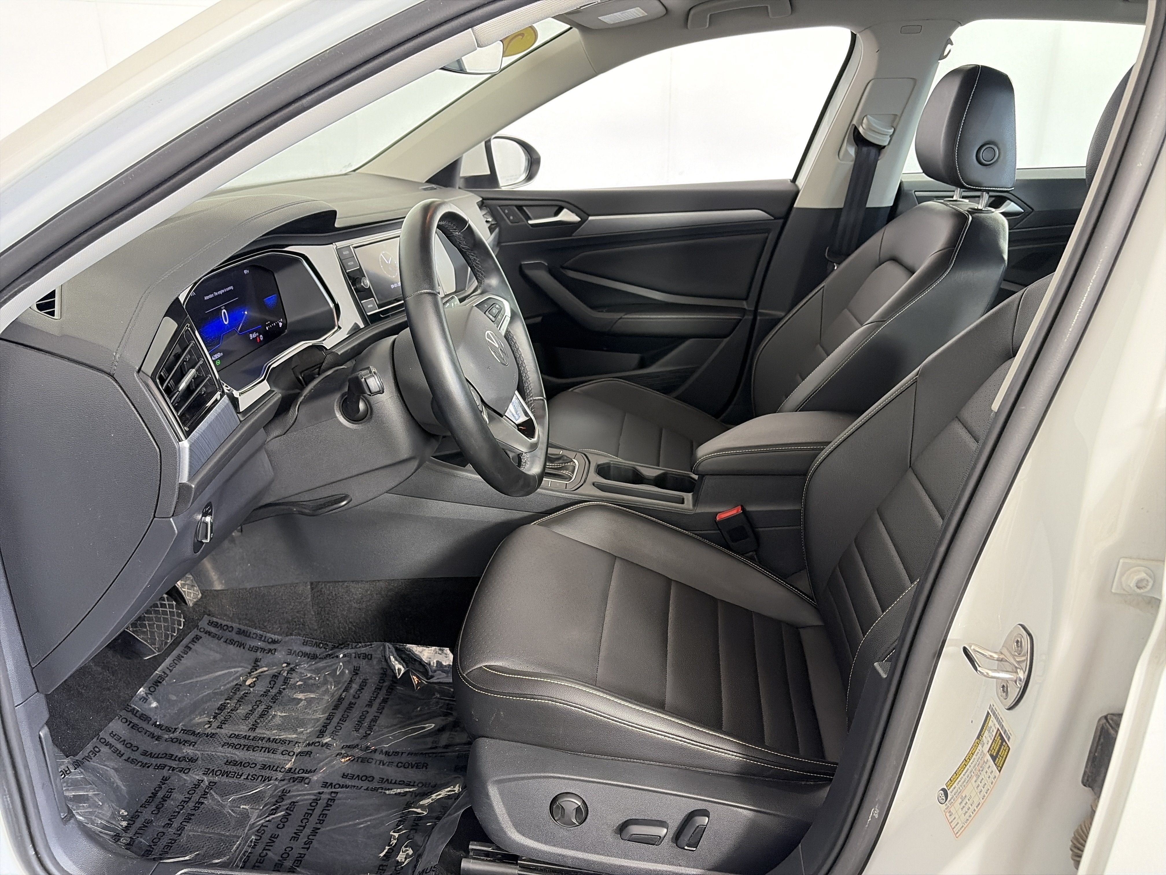 Used 2023 Volkswagen Jetta SE FWD image 6