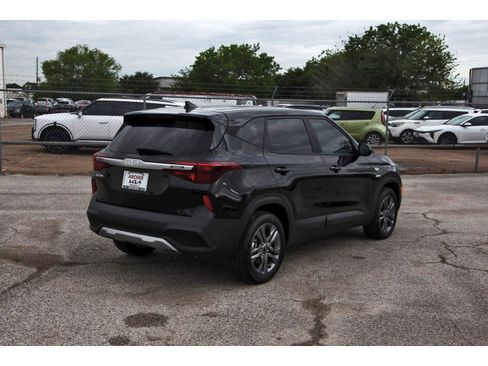 Used 2023 Kia Seltos LX image 7