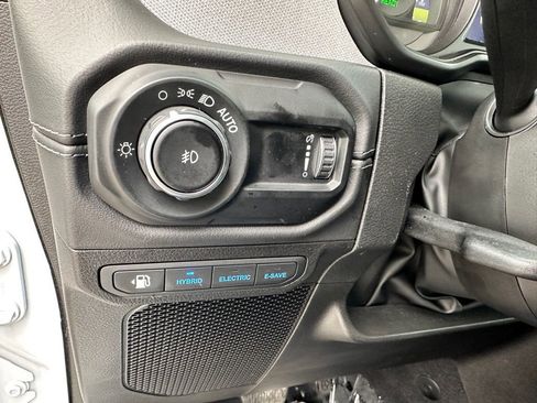 Used 2025 Jeep Wrangler Unlimited Sahara image 19