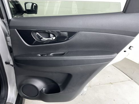 Used 2019 Nissan Rogue SL w/ Premium Package image 25