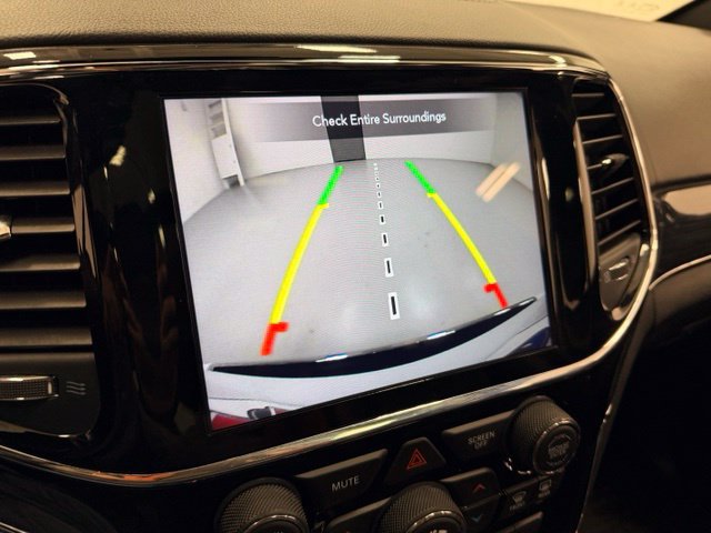 Used 2020 Jeep Grand Cherokee Overland AWD/4WD image 13