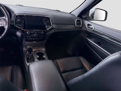 Used 2022 Jeep Grand Cherokee Limited image 17
