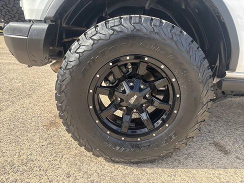 Used 2022 Ford Bronco Badlands image 25