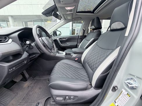 Used 2022 Toyota RAV4 XLE w/ Convenience Package FWD image 22