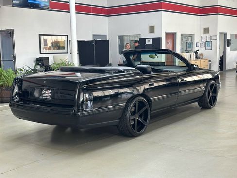 Used 1998 Cadillac De Ville Base 4dr Sedan image 2