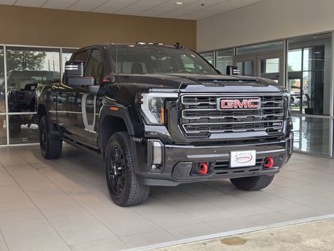 Used 2024 GMC Sierra 2500 AT4 w/ AT4 Premium Plus Package AWD/4WD image 3