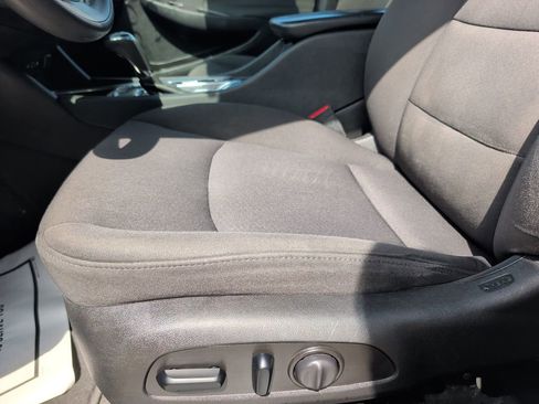 Used 2019 Chevrolet Malibu LT FWD image 9