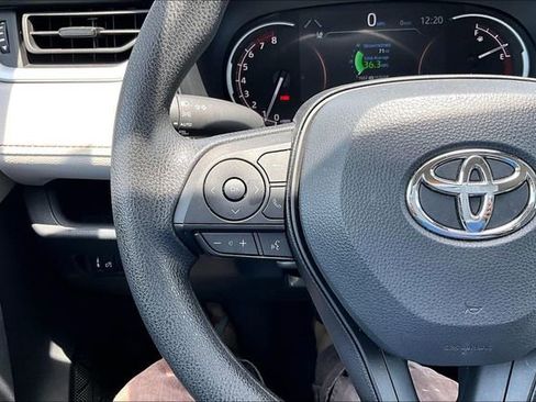 Used 2024 Toyota RAV4 XLE FWD image 10