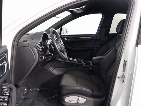 Used 2024 Porsche Macan AWD/4WD image 9