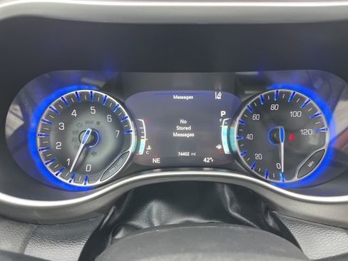 Used 2024 Chrysler Pacifica Touring-L FWD image 39