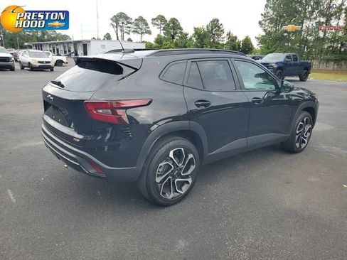 Certified 2025 Chevrolet Trax RS w/ Driver Confidence Package FWD image 6