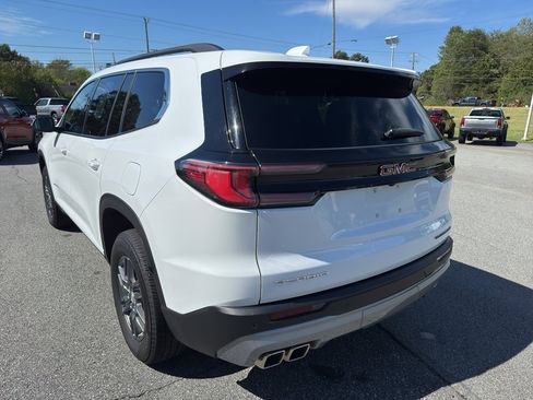 Used 2025 GMC Acadia Elevation image 5