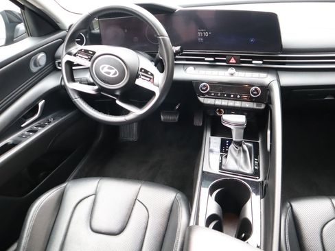 Used 2024 Hyundai Elantra Limited image 32