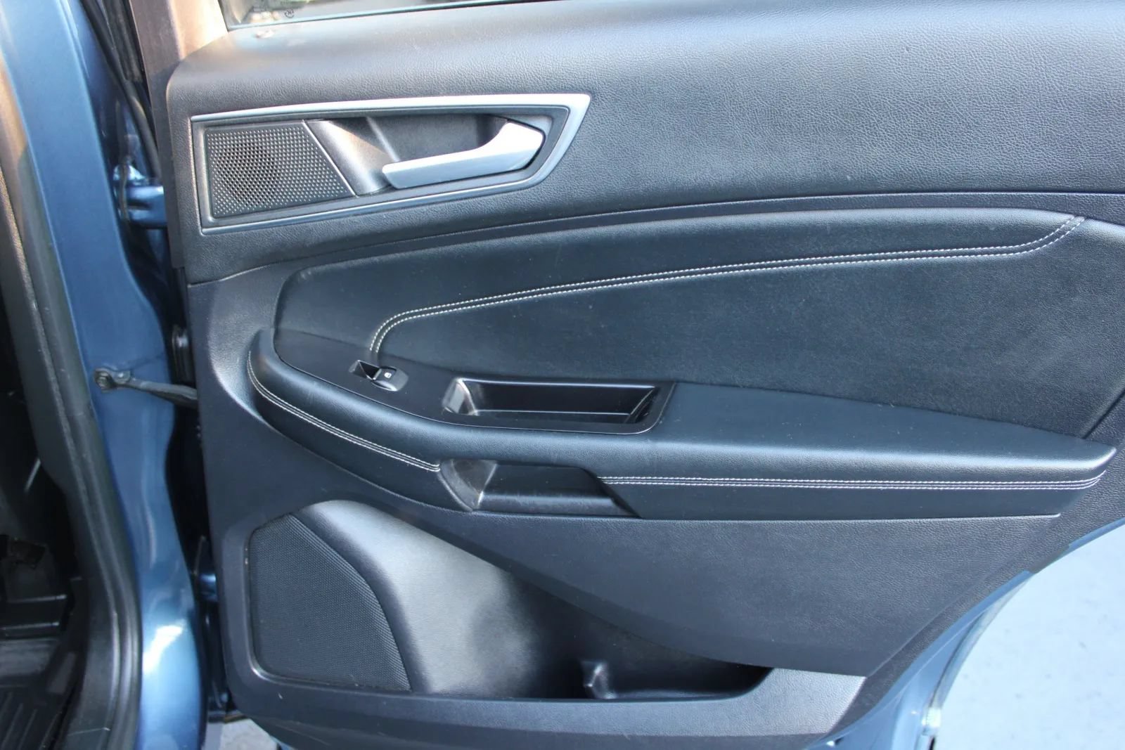 Used 2019 Ford Edge Titanium w/ Equipment Group 301A AWD/4WD image 23