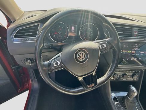 Used 2018 Volkswagen Tiguan SE w/ Panoramic Sunroof Package AWD/4WD image 16