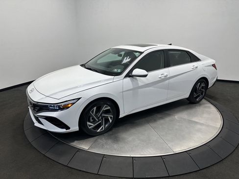 Certified 2024 Hyundai Elantra SEL w/ Convenience Package FWD image 4