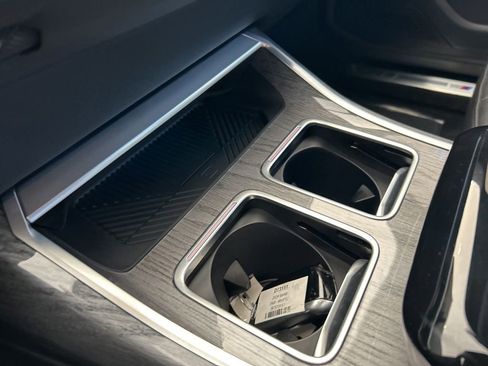 Used 2024 BMW 740i image 13