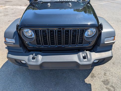 Used 2024 Jeep Wrangler Unlimited Sport AWD/4WD image 13