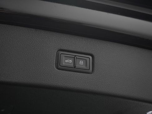 Used 2018 Audi Q7 3.0T Prestige w/ Prestige Package AWD/4WD image 12