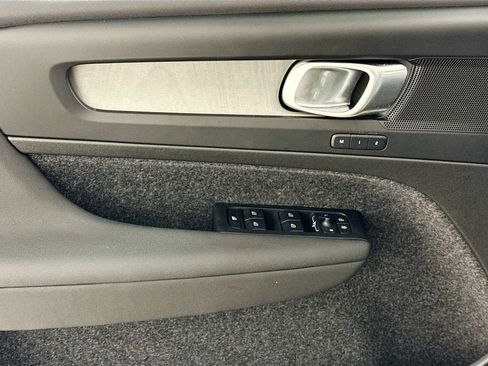 Used 2025 Volvo XC40 B5 Core w/ Climate Package image 17