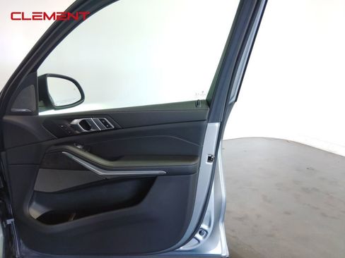 Used 2023 BMW X7 xDrive40i w/ Premium Package image 42