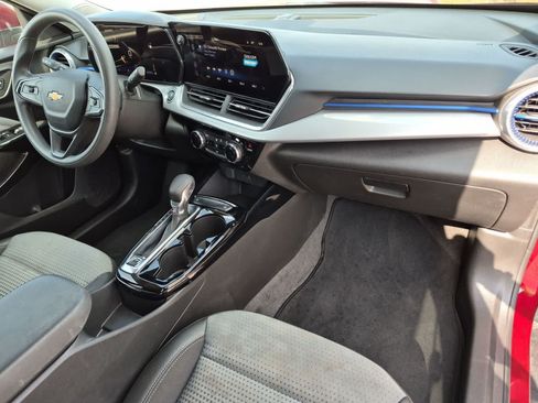 Used 2024 Chevrolet Trax LT FWD image 27