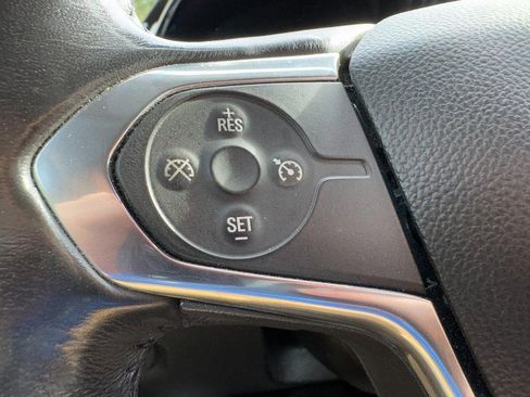 Used 2018 Chevrolet Traverse LT image 17