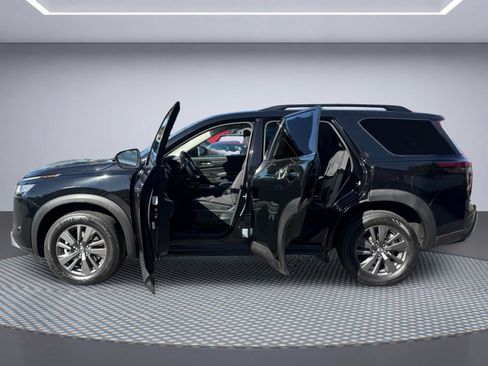 Used 2022 Nissan Pathfinder SV AWD/4WD image 12