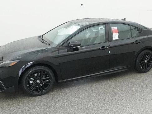 New 2026 Toyota Camry SE image 2