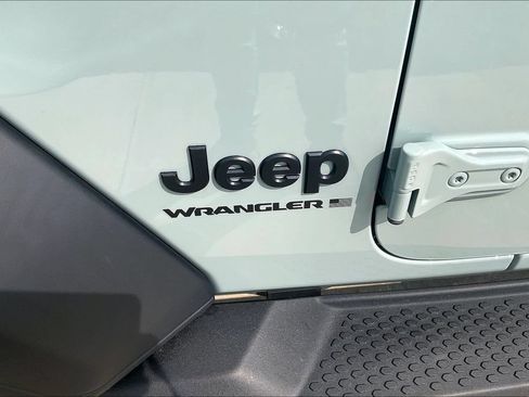 Used 2024 Jeep Wrangler Unlimited Sport AWD/4WD image 12