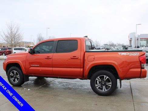 Used 2017 Toyota Tacoma TRD Sport w/ Tow Package (A/T) image 4