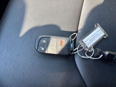 Used 2025 Jeep Compass Limited image 21