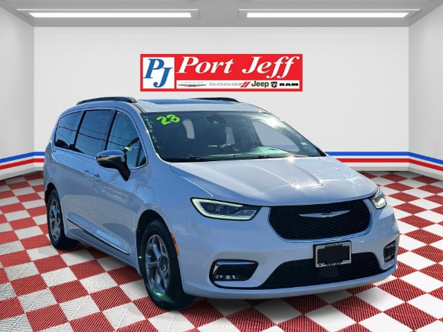 Used 2023 Chrysler Pacifica Limited FWD image 2