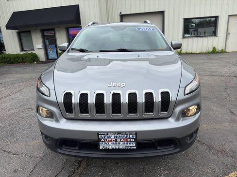 Used 2015 Jeep Cherokee Latitude w/ Cold Weather Group AWD/4WD image 2